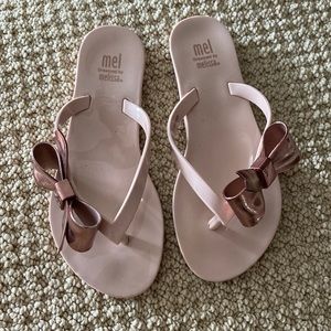 Mel by Melissa jelly flip flop with rose gold bow. Sz 1 girls,